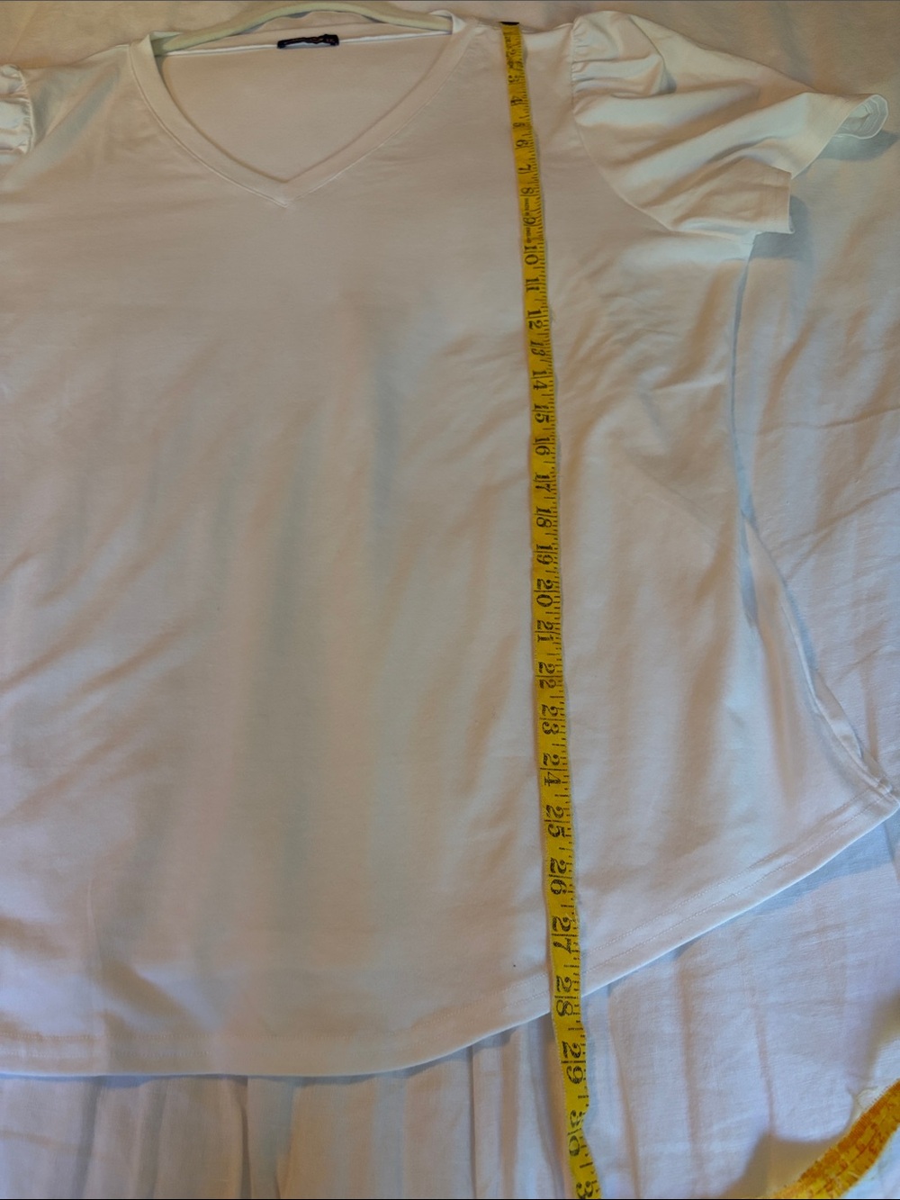 V-Neck Short Sleeve Top in White with Subtle Puff Sleeve - Picture 4 of 7